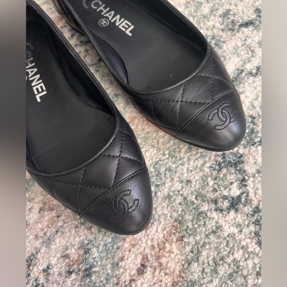 Chanel black quilted leather ballerina flats shoes - Picture 2 of 10